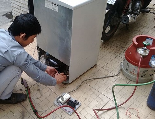 Tủ lạnh bị xì gas có nguy hiểm không? Cách sửa ra sao?