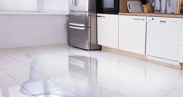 Tủ lạnh Hitachi bị chảy nước - Nguyên nhân và cách khắc phục