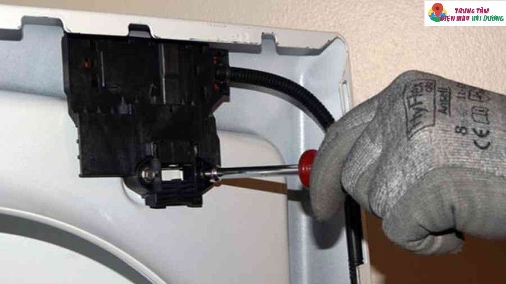 Hỏng công tắc cửa máy giặt