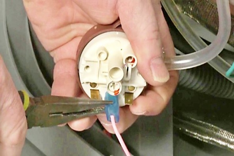 Nguyên nhân và cách khắc phục lỗi EA máy giặt Aqua