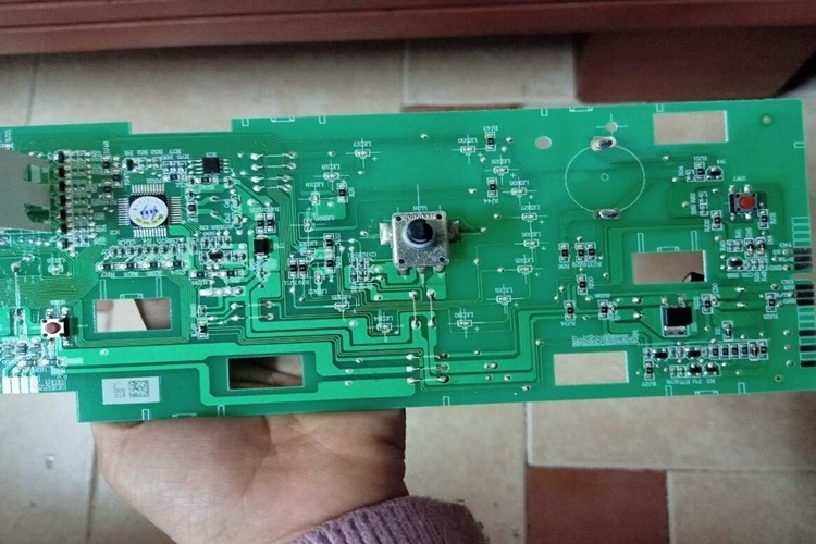 Bo mạch điều khiển không nhận tín hiệu từ cảm biến mực nước