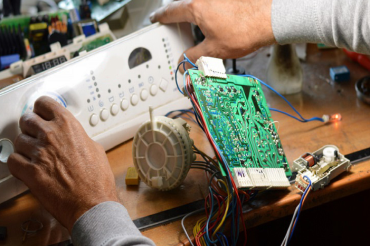 Hướng dẫn khắc phục lỗi EA máy giặt Sanyo tại nhà 1