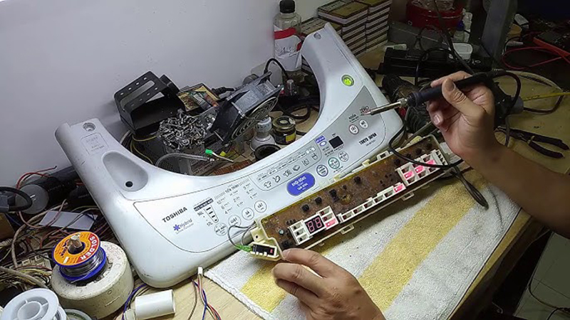 Kiểm tra mạch điều khiển của máy giặt