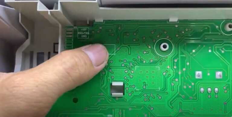 Do hư hỏng bo mạch điện tử